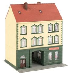 Detailansicht des Artikels: 130628 - Stadthaus mit Modellbaugeschä