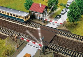 Detailansicht des Artikels: 120174 - Bahnübergang mit Schrankenwär