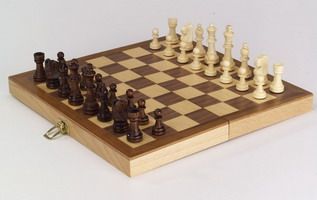 Detailansicht des Artikels: 56921 - Schachspiel in Holzklappkasse